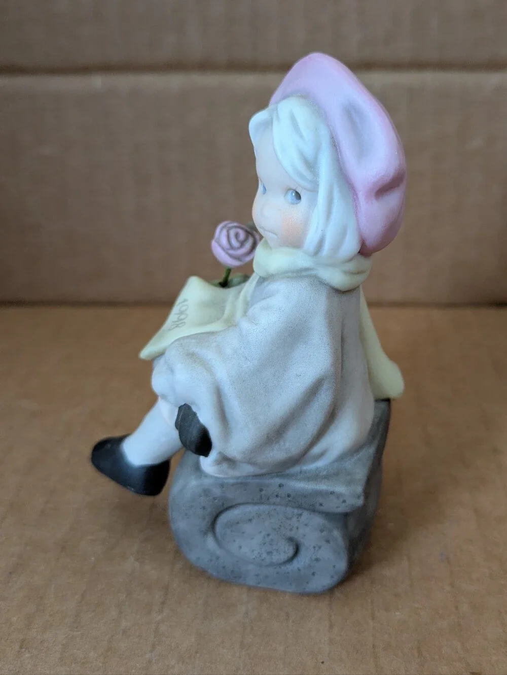 Alaska Momma 1998 Pink and White Figurine Decorative Home Accent 376043